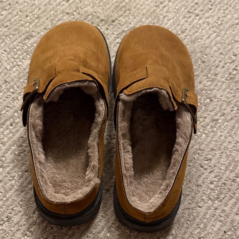 Women’s fleece lined clogs